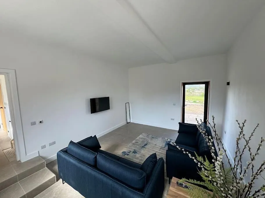 The Hayloft, Modern 4 Bed, 8 Person, Barn Conversion In A Rural Location With Great Access Silkstone 0*,