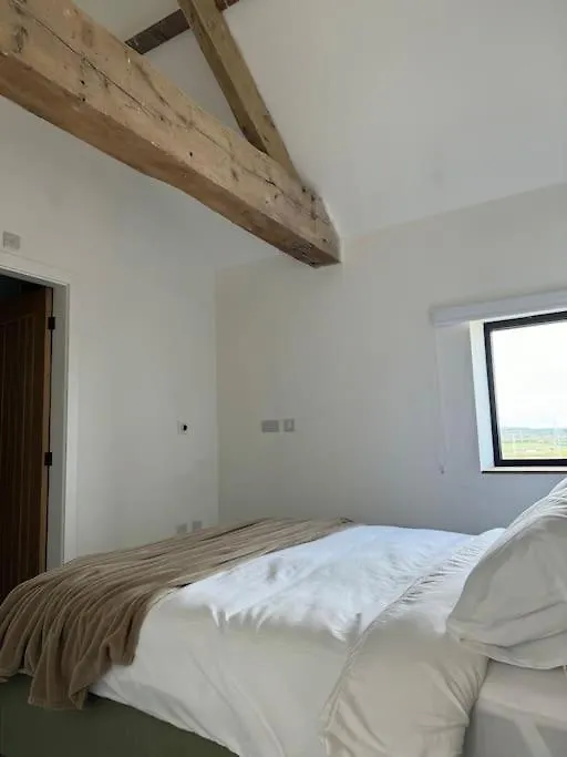 The Hayloft, Modern 4 Bed, 8 Person, Barn Conversion In A Rural Location With Great Access Silkstone