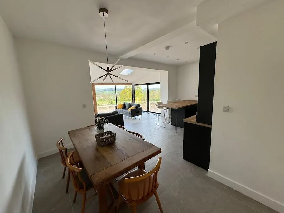 Holiday home The Hayloft, Modern 4 Bed, 8 Person, Barn Conversion In A Rural Location With Great Access Silkstone United Kingdom
